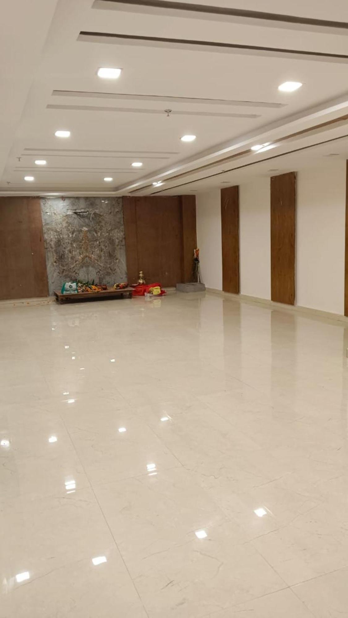 Hotel Goroomgo Kashi Raj Ghat Near Ganga Rajghat - Kashi Railway Station 500 - Kashi Vishwanath Temple - Hotel-at-prime-location Spacious-room With-wi-fi & Parking Availability,