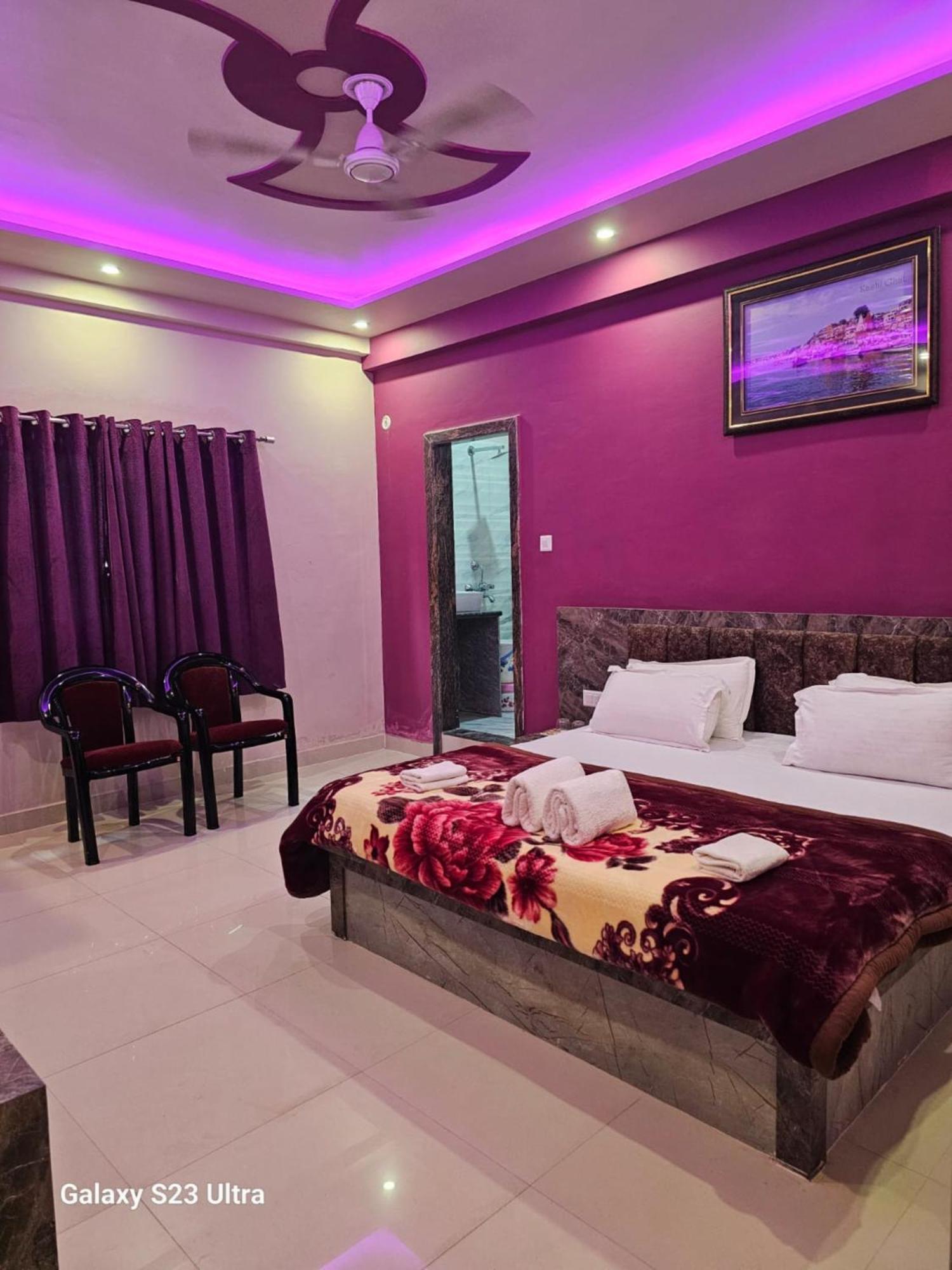Goroomgo Kashi Raj Ghat Near Ganga Rajghat - Kashi Railway Station 500 - Kashi Vishwanath Temple - Hotel-at-prime-location Spacious-room With-wi-fi & Parking Availability,